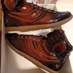 NWT Chinese Laundry Hi Top Sneakers